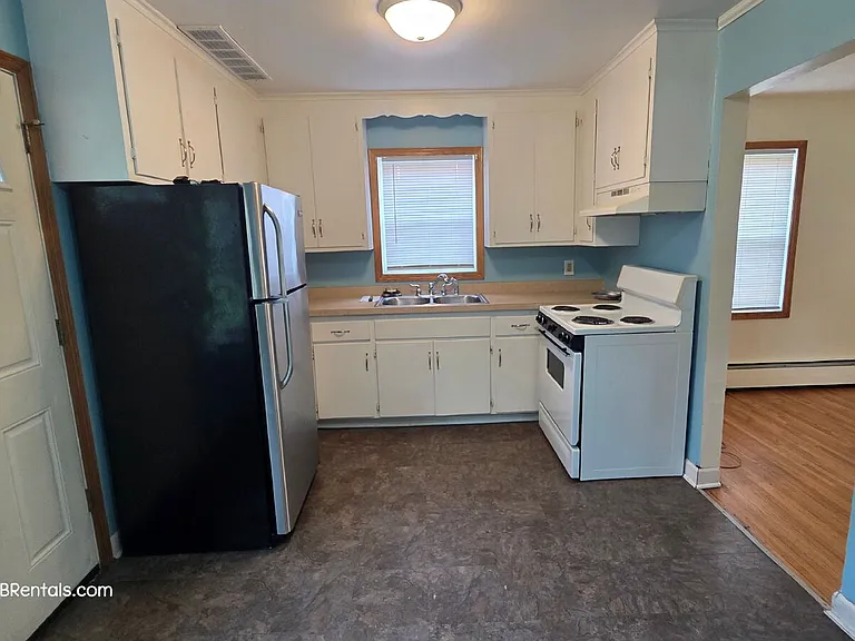 727 Thomas Ave N #2 — Photo 5