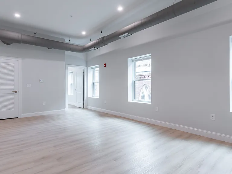 146 Main St #109 — Photo 18