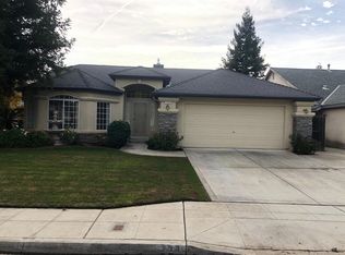290 W Birch Ave, Clovis, CA 93611