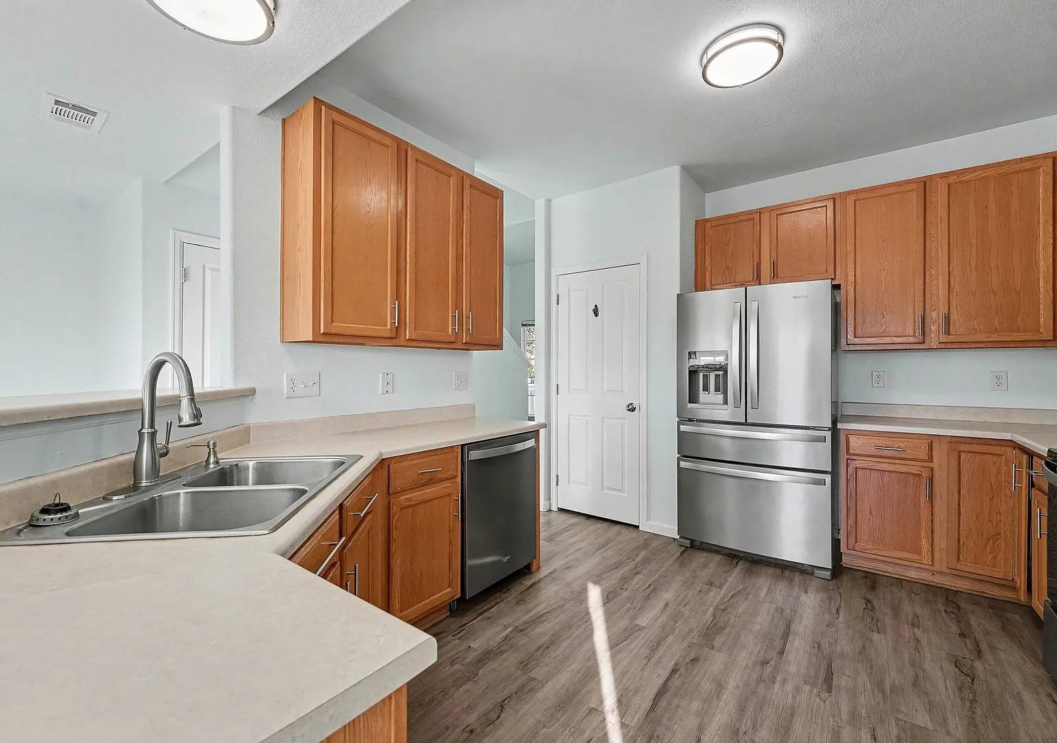End Unit 3 Bedroom 2 Bath Townhome in Commerce City! — Photo 4