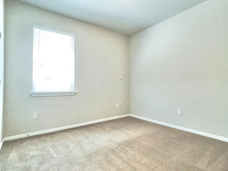 363 Eagle Brook Ln — Photo 16