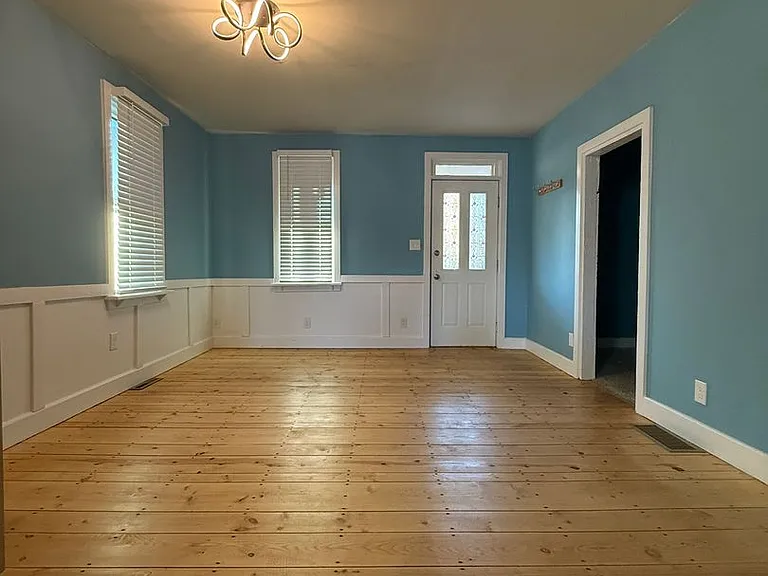 960 Maple St — Photo 3