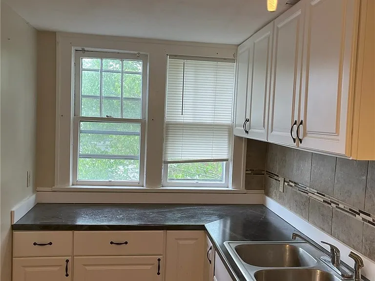 709 Garfield St — Photo 6
