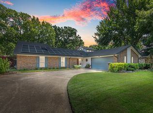 2810 N Creekwood Dr, Grapevine, TX 76051
