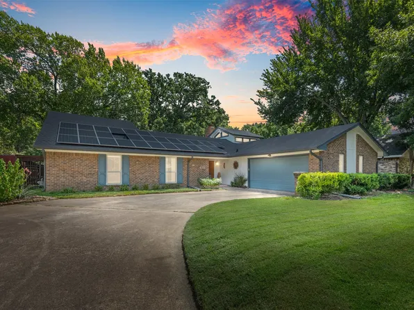 2810 N Creekwood Dr, Grapevine, TX 76051