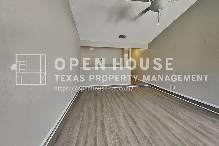 3 bed, 2.0 bath, 1359 sqft, $1,900 — Photo 3