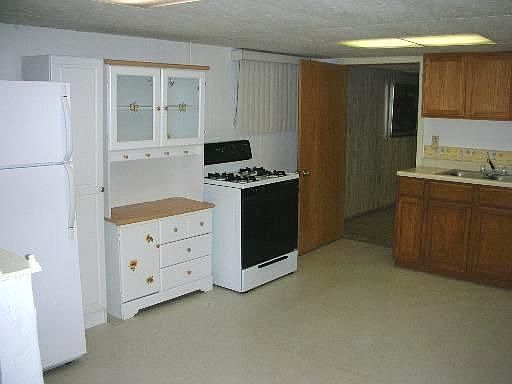 5th image of 5900 W 89th Pl