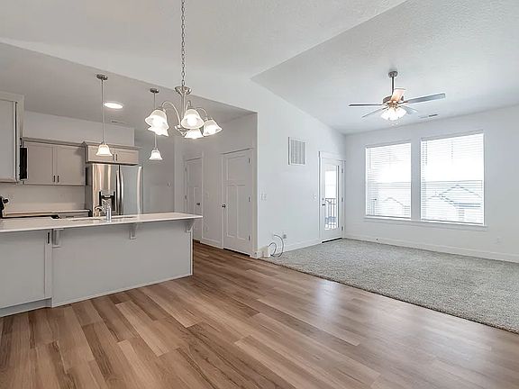 2nd image of 1023 N Sawtooth Way Unit 203