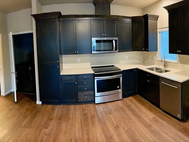 839 Water Ave NE — Photo 13
