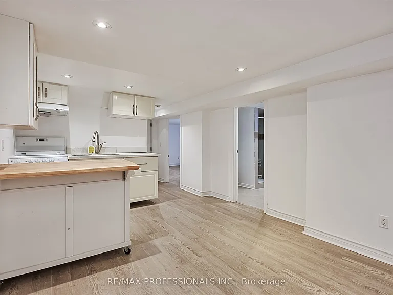 1026 Haig Blvd #BASEMENT — Photo 5