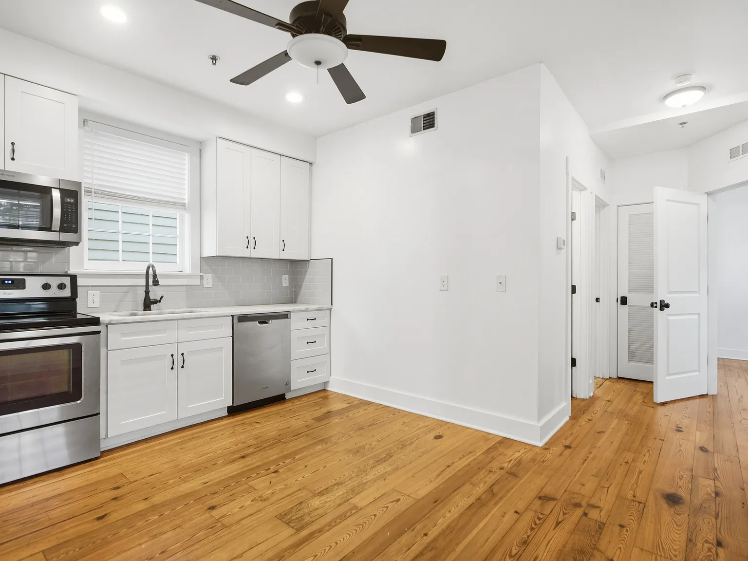 3 bed, 720 sqft, $3,100 — Photo 4
