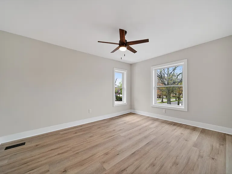 729 W 9th St — Photo 13