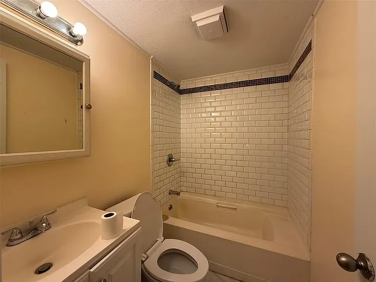 511 Fox Run Ln — Photo 1