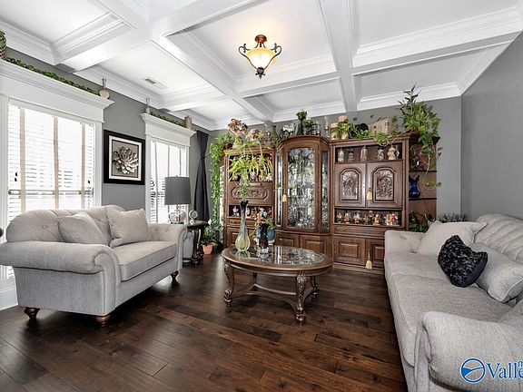 5th image of 201 Greythorne Dr