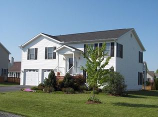 32 Marietta Ln, Falling Waters, WV 25419