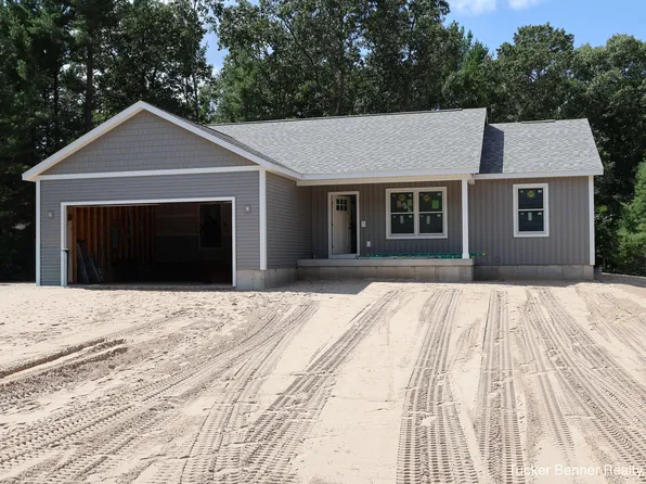 6243 Wasatch Ln, Twin Lake, MI 49457
