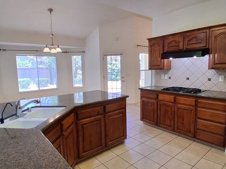 551 Lester Ave — Photo 11