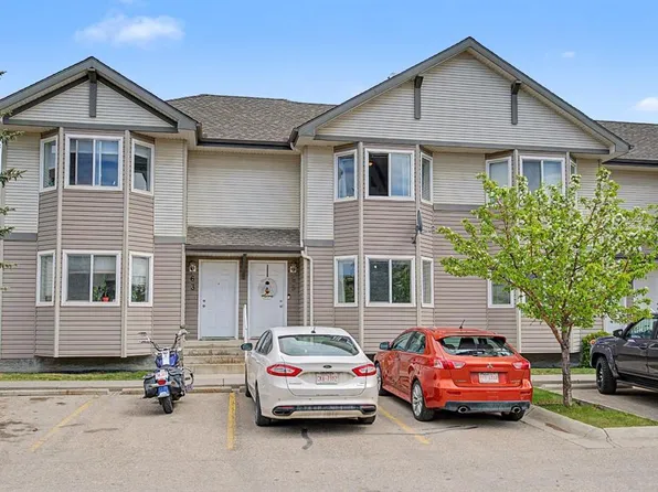 65 Royal Birch Vlg NW, Calgary, AB T3G 5V2