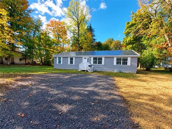 6173 Lake Ave, Wolcott, NY 14590