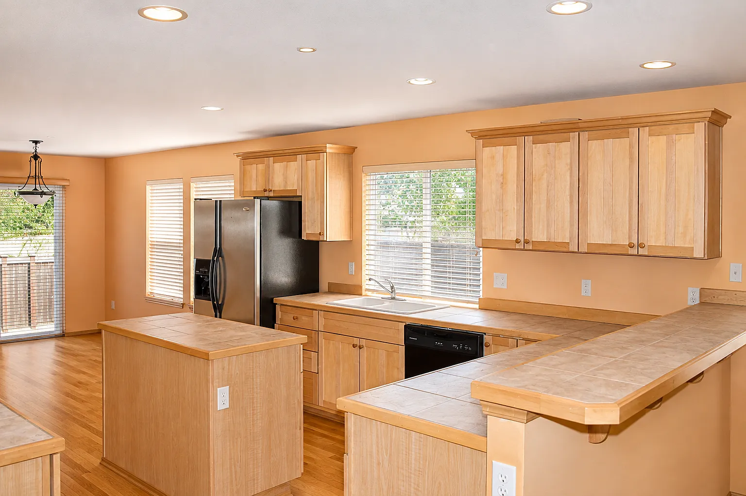 3 bed, 1650 sqft, $2,595 — Photo 2