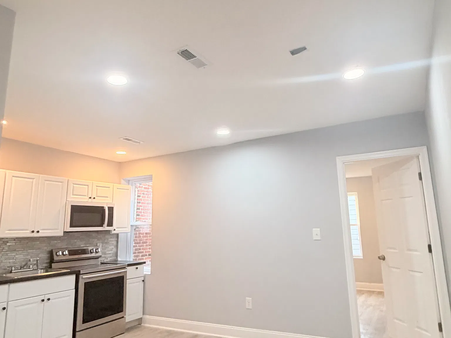 2 bed, $1,300 — Photo 3