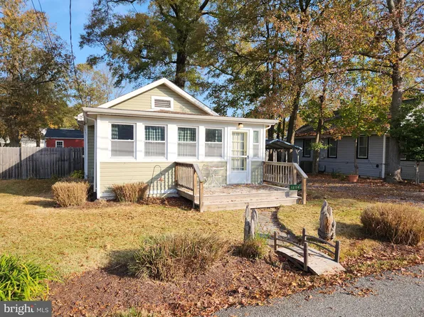 1206 Holly Ave, Shady Side, MD 20764