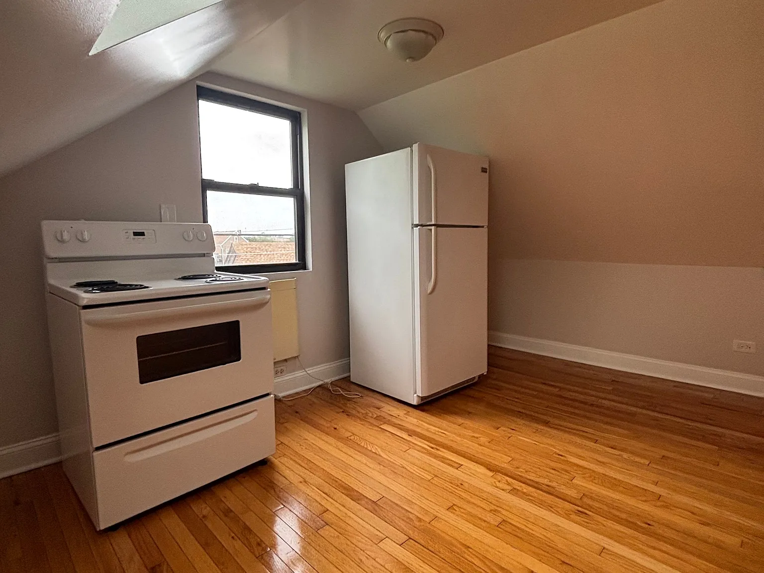 1 bed, 800 sqft, $1,400 — Photo 2