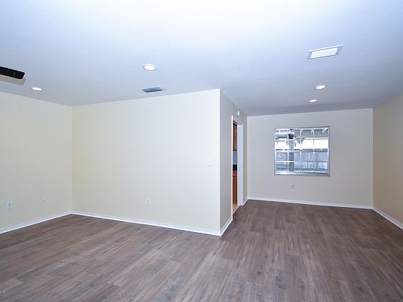 5th image of 1218 Wentworth Cir
