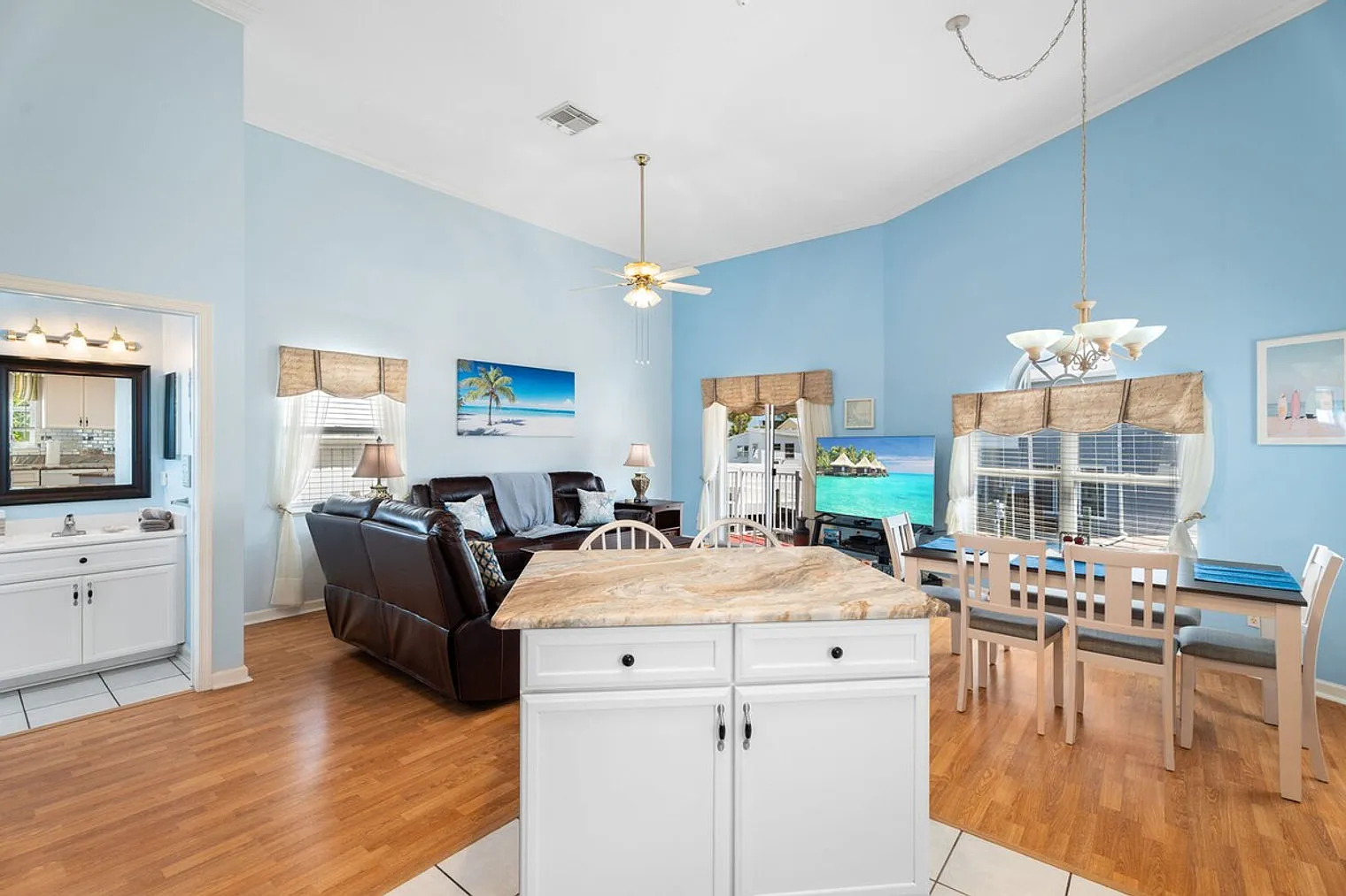 3 bed, 2.5 bath, $6,861 — Photo 4