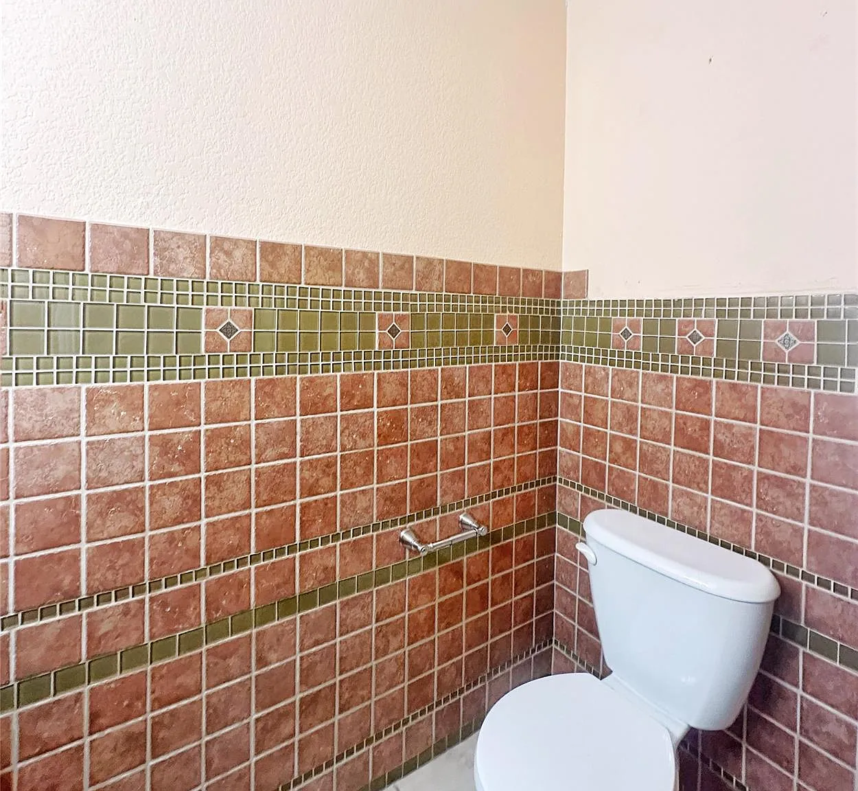 3 bed, 2.5 bath, 2306 sqft, $2,250 — Photo 3