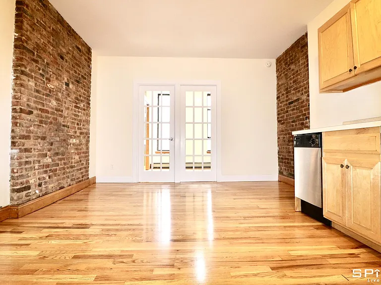 814 10th Ave #5A — Photo 2