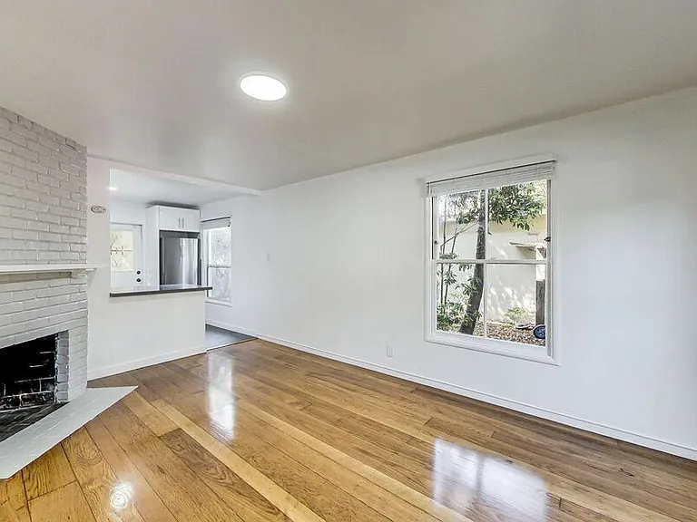 1207-1231 University Avenue — Photo 10