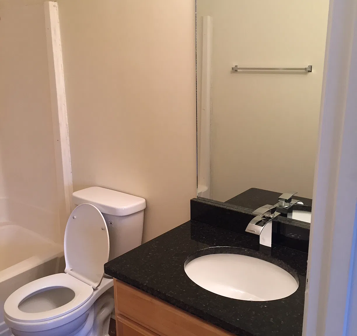 3 bed, 2.5 bath, 1600 sqft, $2,150 — Photo 3