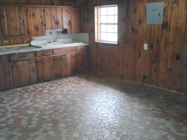 4 Luker Cir, Selma, AL 36701