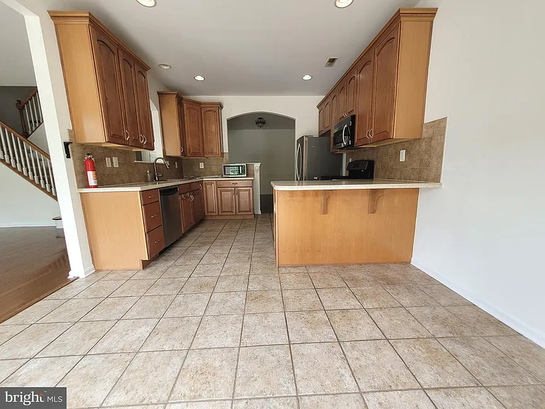 35 Tudor Ct — Photo 11