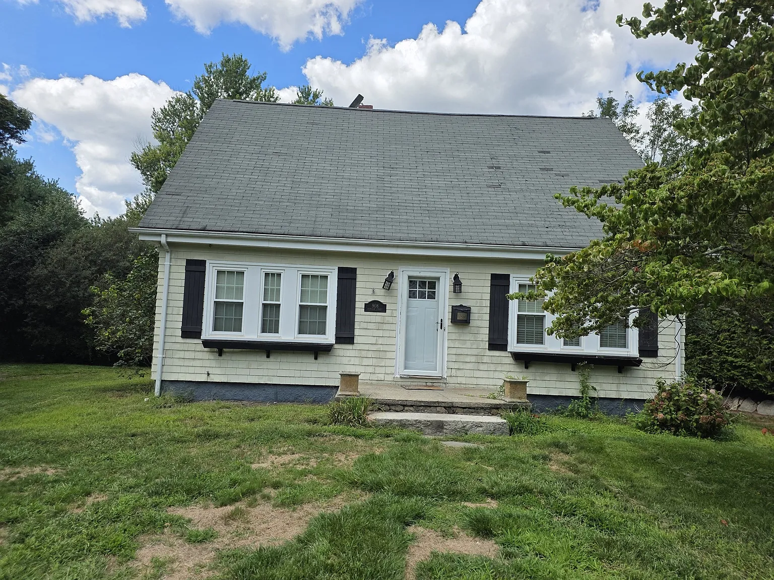 4 bed, 1.0 bath, 1452 sqft, $3,000 — Photo 2
