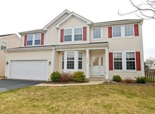 340 N Crooked Lake Ln, Lindenhurst, IL
