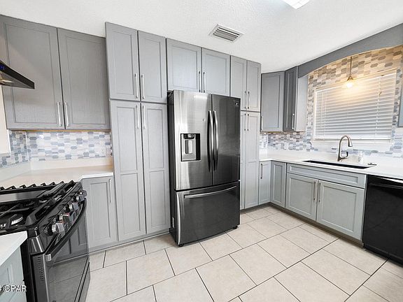 5th image of 3758 Bay Tree Rd