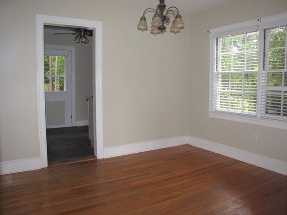 Dining room, with hardwood floors