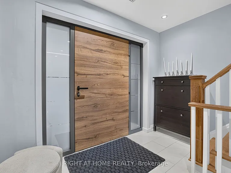 35 Brightbay Cres — Photo 4