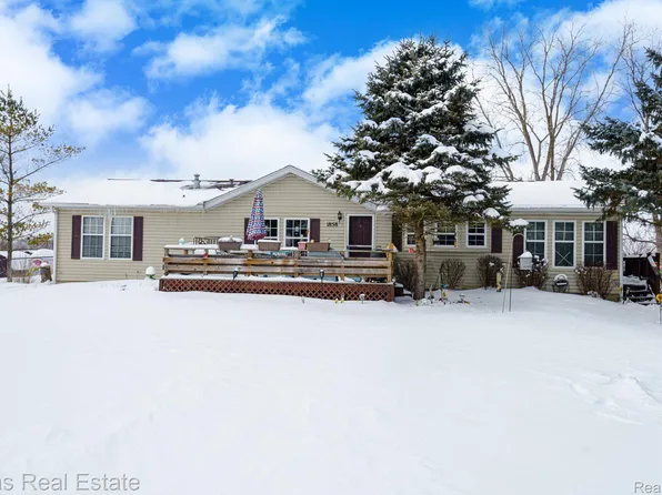 1858 Burlington Dr, Lapeer, MI 48446