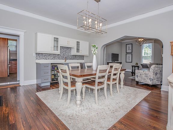 3rd image of 2418 Lincoln Ave