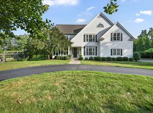 4 Golf View Dr, Easton, CT 06612