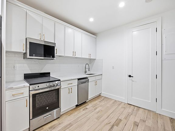 5th image of 49 W 55th St APT 5R