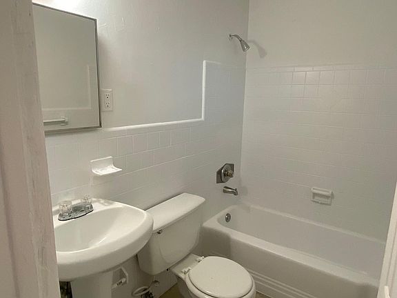 5th image of 101 NW 29th Ave APT 4