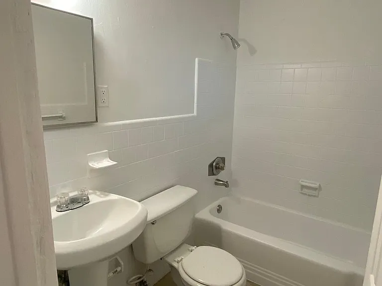 101 NW 29th Ave #4 — Photo 5