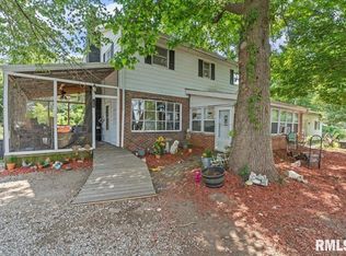 7456 Oak Crest Rd, Riverton, IL 62561