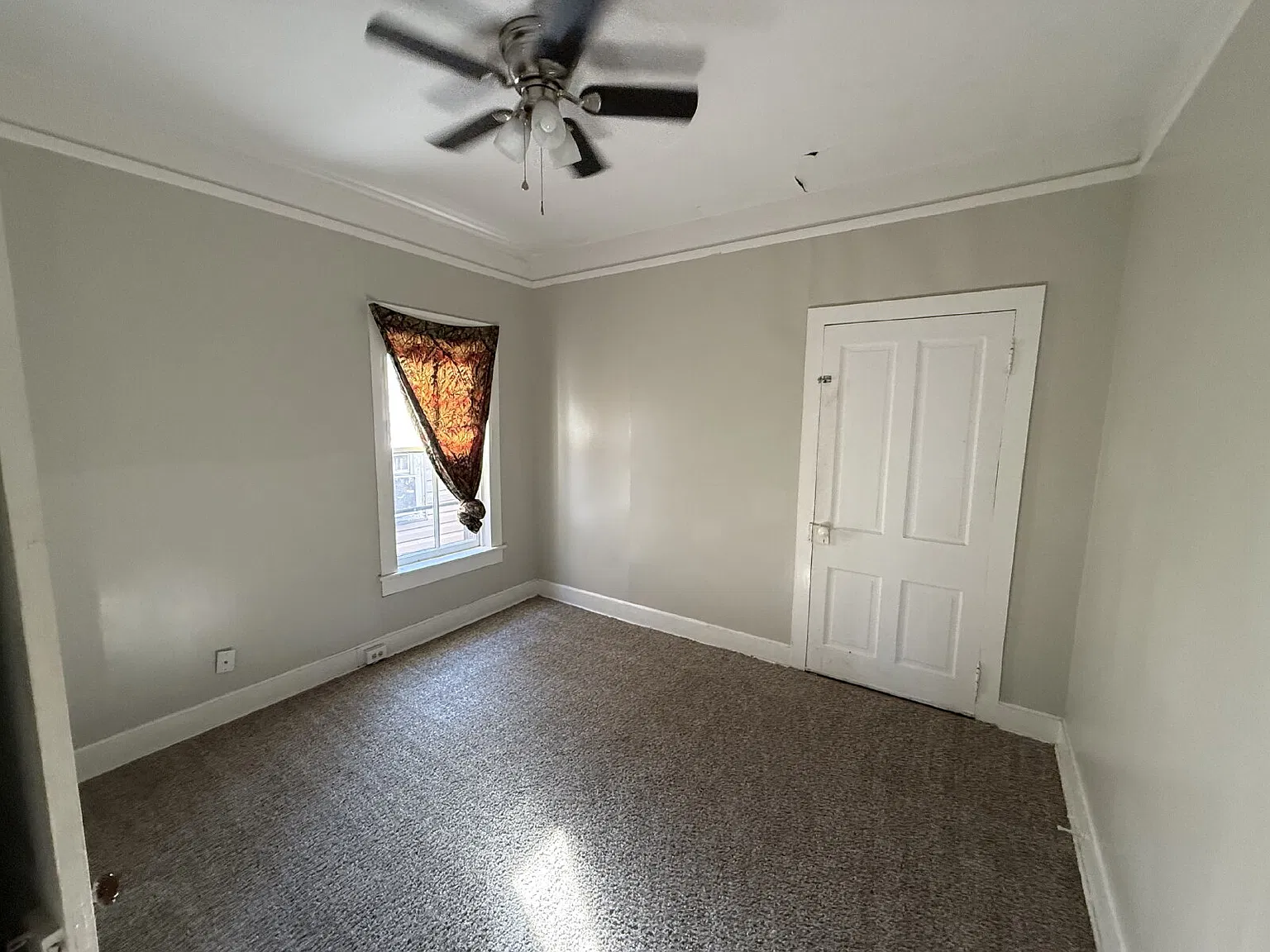 3 bed, 1.0 bath, 1196 sqft, $1,350 — Photo 3