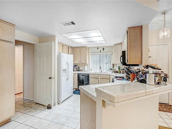 2nd image of 27545 Camino Vacuna