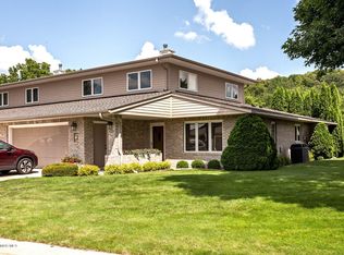 235 Salem Point Dr SW, Rochester, MN 55902